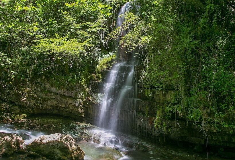 Отель Anavasi Mountain Resort