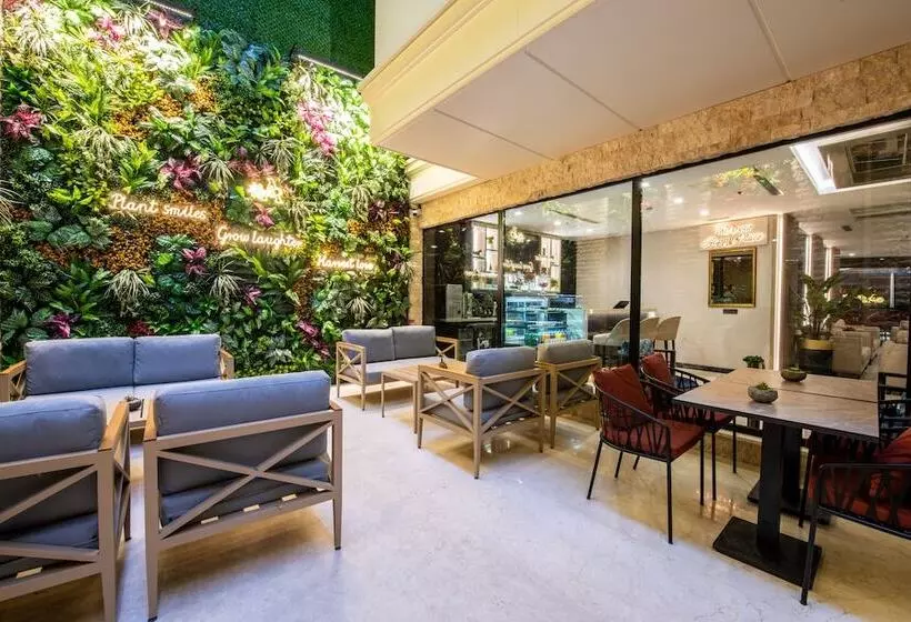 هتل Aprilis Deluxe