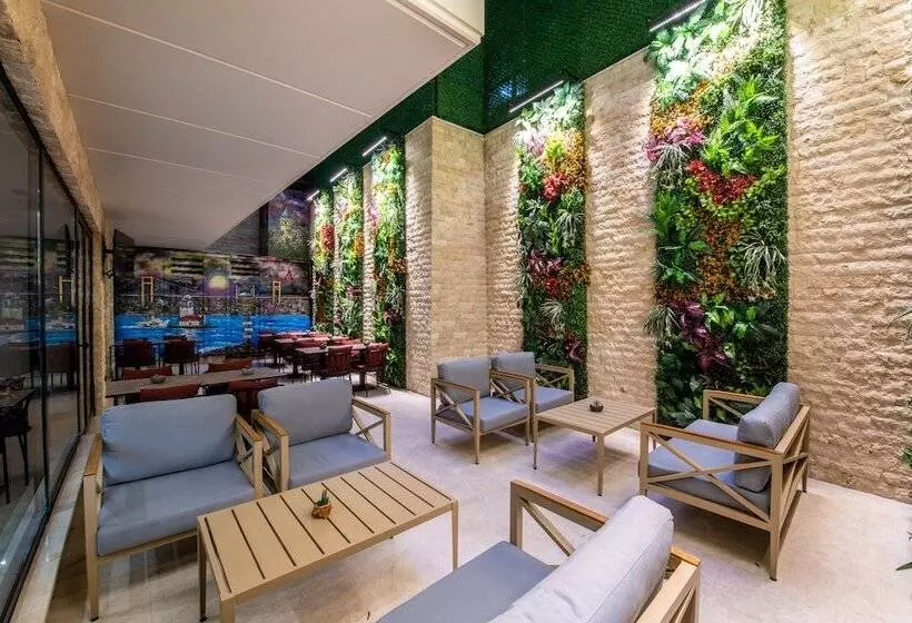 هتل Aprilis Deluxe