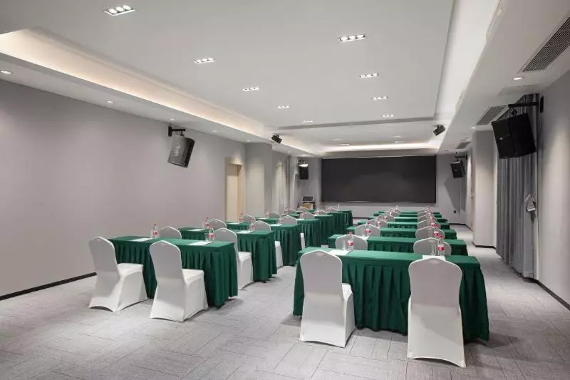 Microtel By Wyndham Heyuan