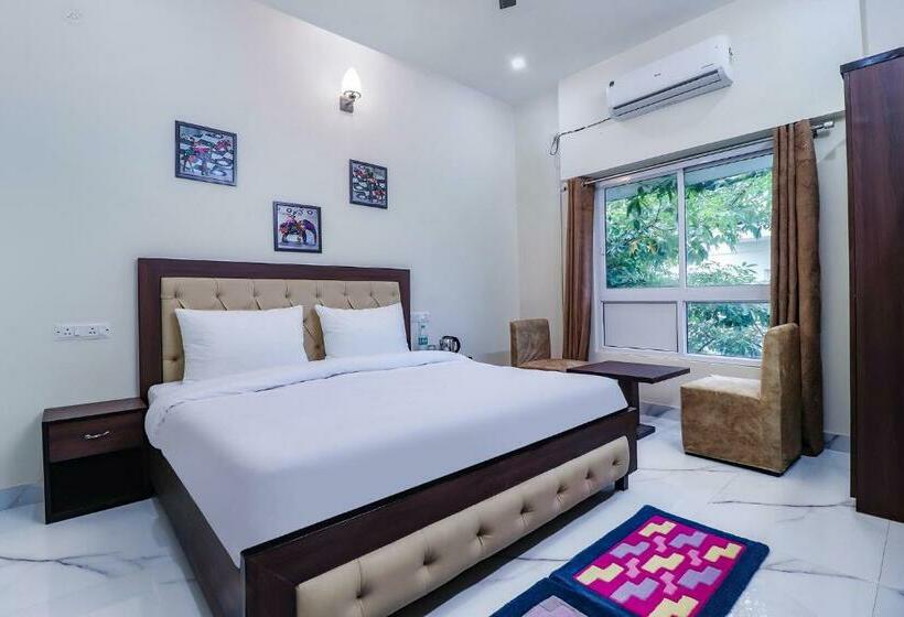 ホテル Capital O 91022 Maira Heights