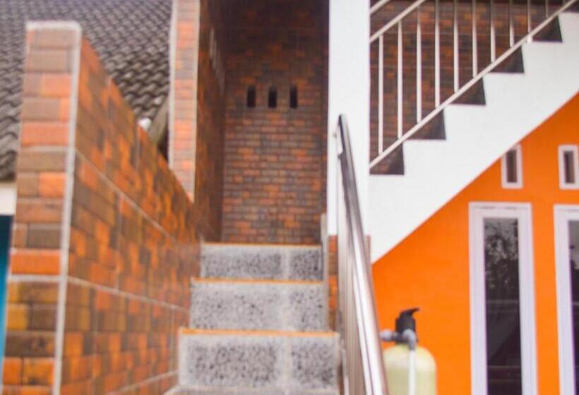 هتل Spot On 91463 Obby Guest House