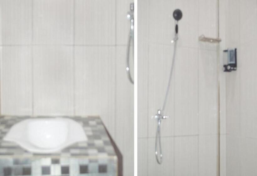 هتل Spot On 91463 Obby Guest House