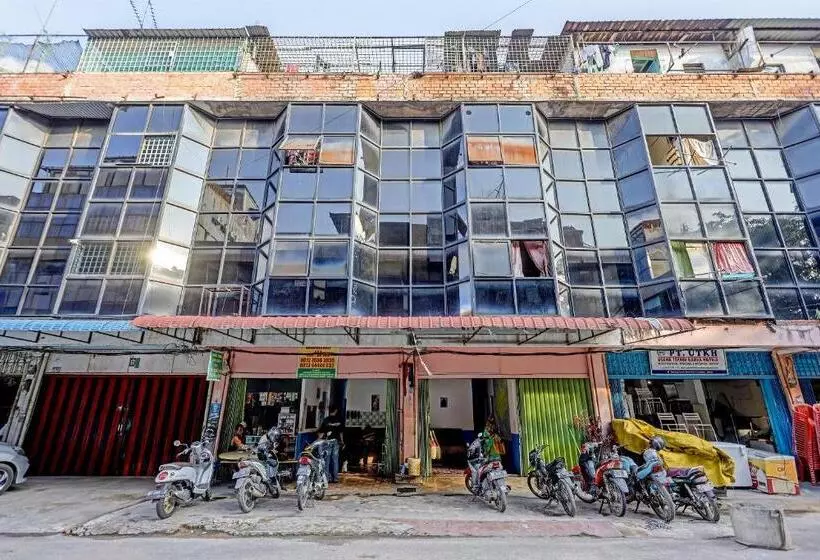 ホテル Spot On 91500 Suci Homestay Syariah