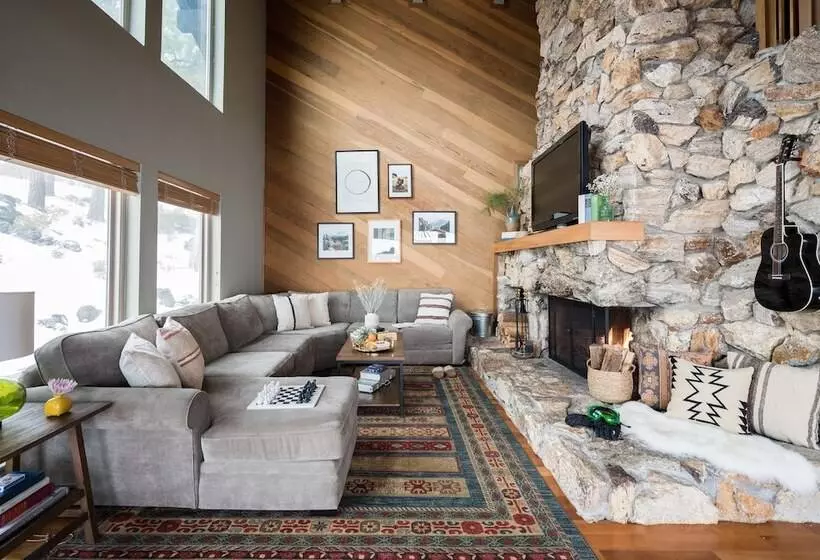 Juniper By Avantstay Incredible Mountainside Home W/ Incredible Lake Views!