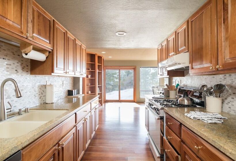 Juniper By Avantstay Incredible Mountainside Home W/ Incredible Lake Views!