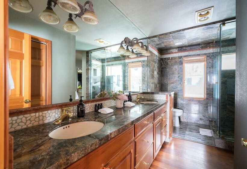 Juniper By Avantstay Incredible Mountainside Home W/ Incredible Lake Views!