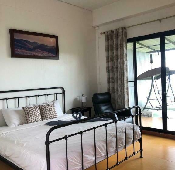 Bed and Breakfast Feel The Fog