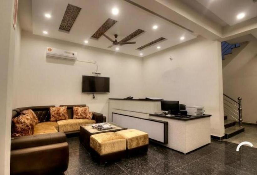 Отель Ark Of Avalon Near Igi Airport New Delhi