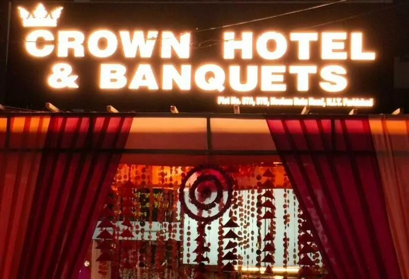 ホテル Oyo 92164 Crown  And Banquets