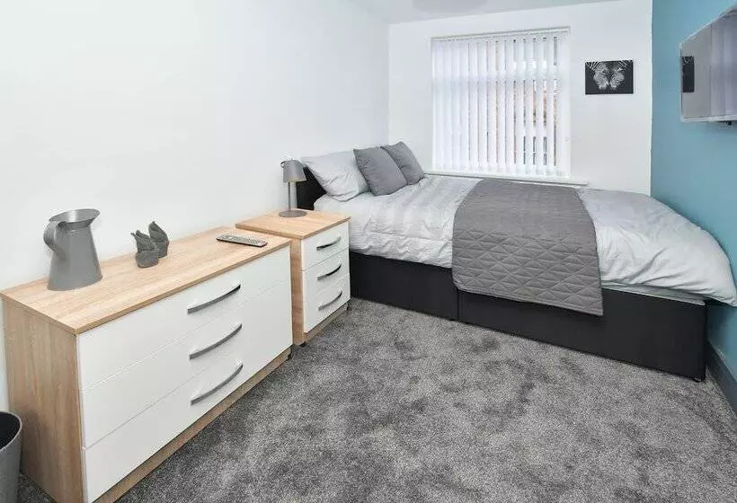 Majatalo Townhouse @ Eastwood Place Stoke