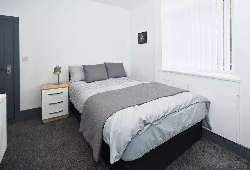 Majatalo Townhouse @ Eastwood Place Stoke