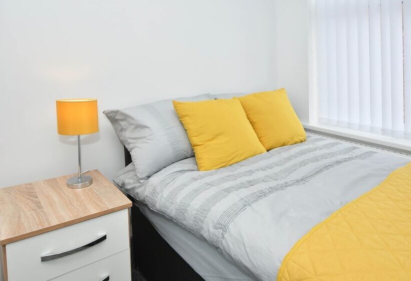 بنسيون Townhouse @ Eastwood Place Stoke