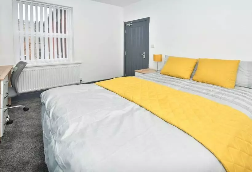 Majatalo Townhouse @ Eastwood Place Stoke