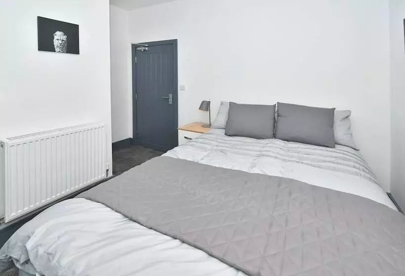 Majatalo Townhouse @ Eastwood Place Stoke