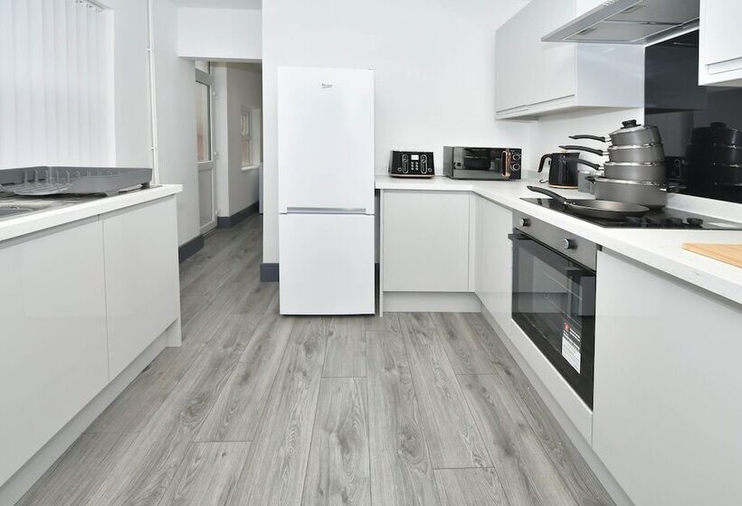 بنسيون Townhouse @ Eastwood Place Stoke