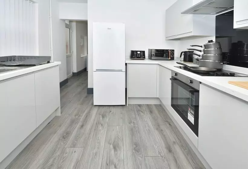 Majatalo Townhouse @ Eastwood Place Stoke