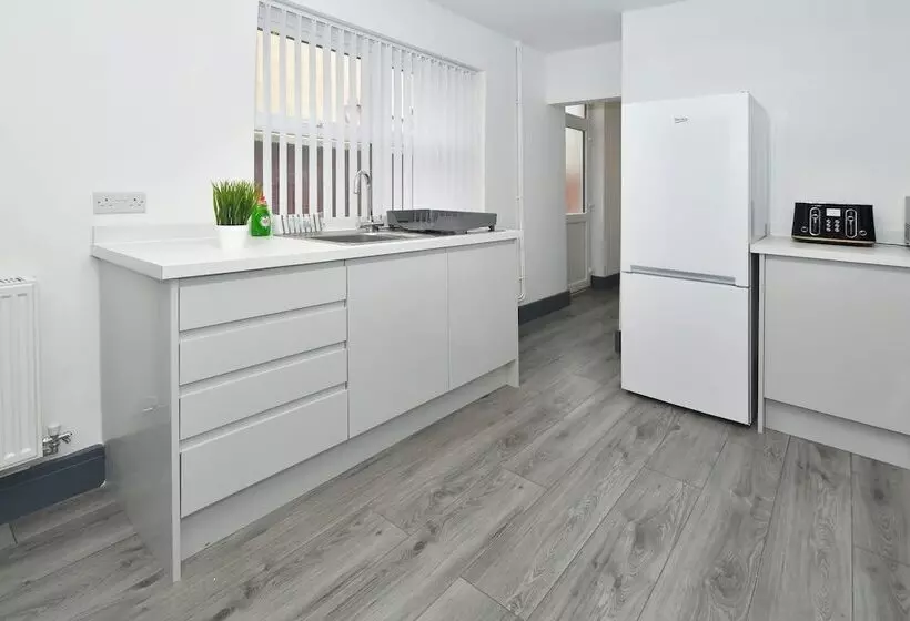 Majatalo Townhouse @ Eastwood Place Stoke