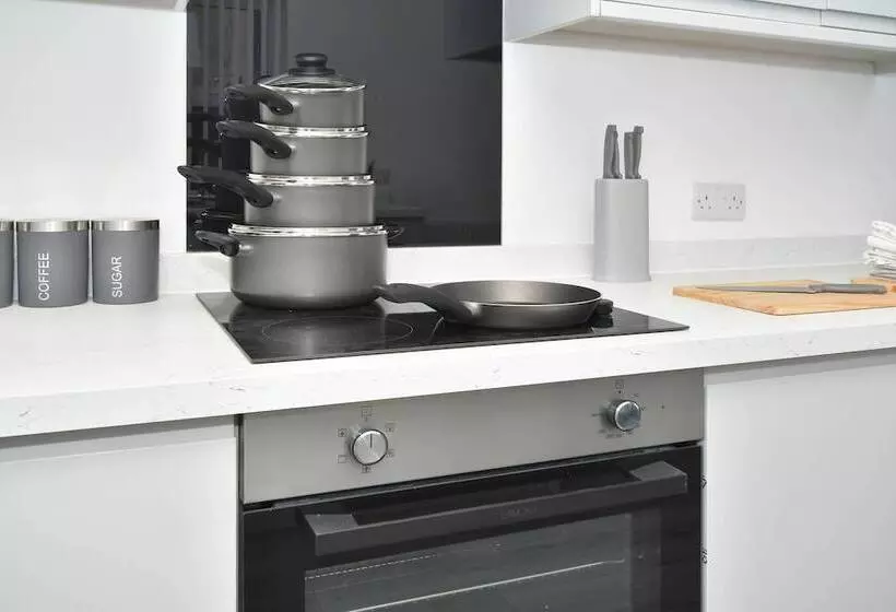 Majatalo Townhouse @ Eastwood Place Stoke