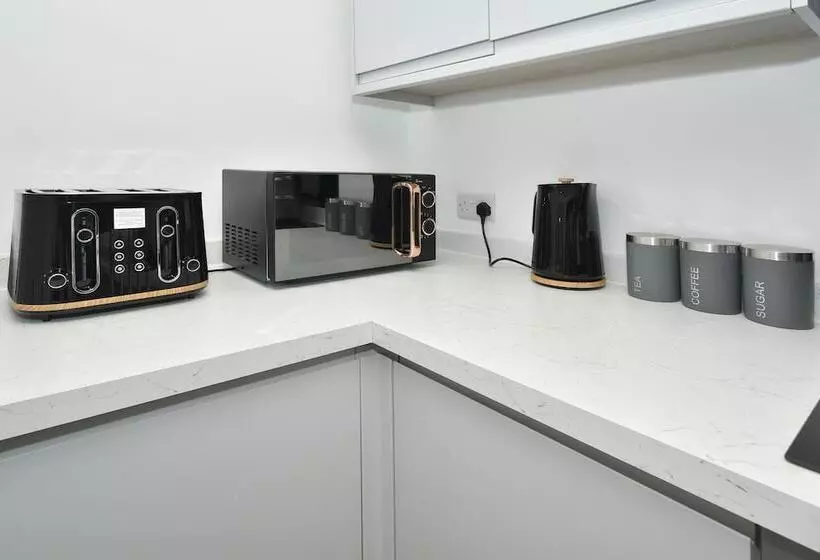 Majatalo Townhouse @ Eastwood Place Stoke