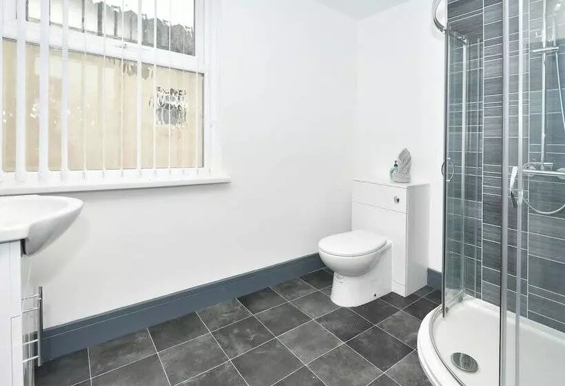 Majatalo Townhouse @ Eastwood Place Stoke