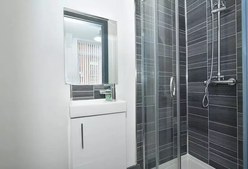 Majatalo Townhouse @ Eastwood Place Stoke