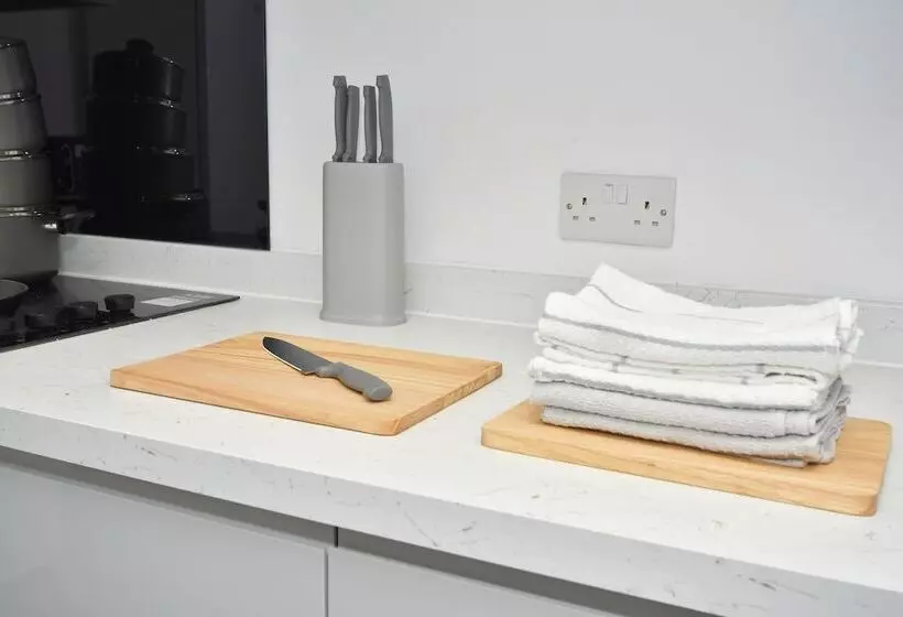 Majatalo Townhouse @ Eastwood Place Stoke