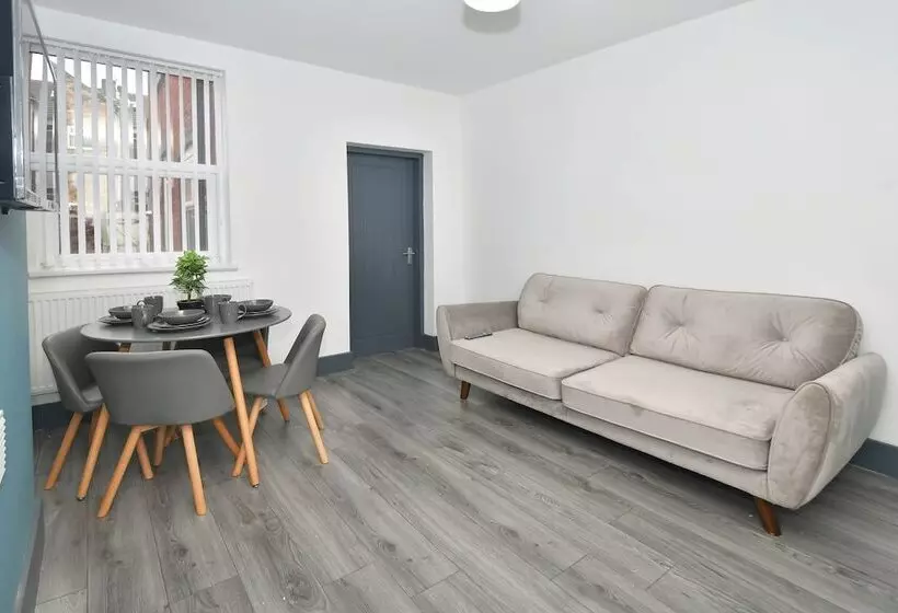 Majatalo Townhouse @ Eastwood Place Stoke