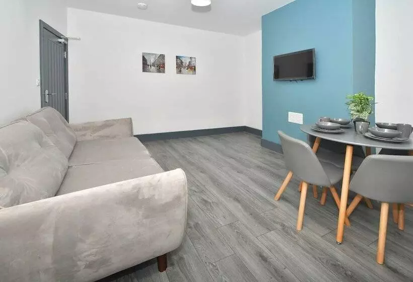 Majatalo Townhouse @ Eastwood Place Stoke