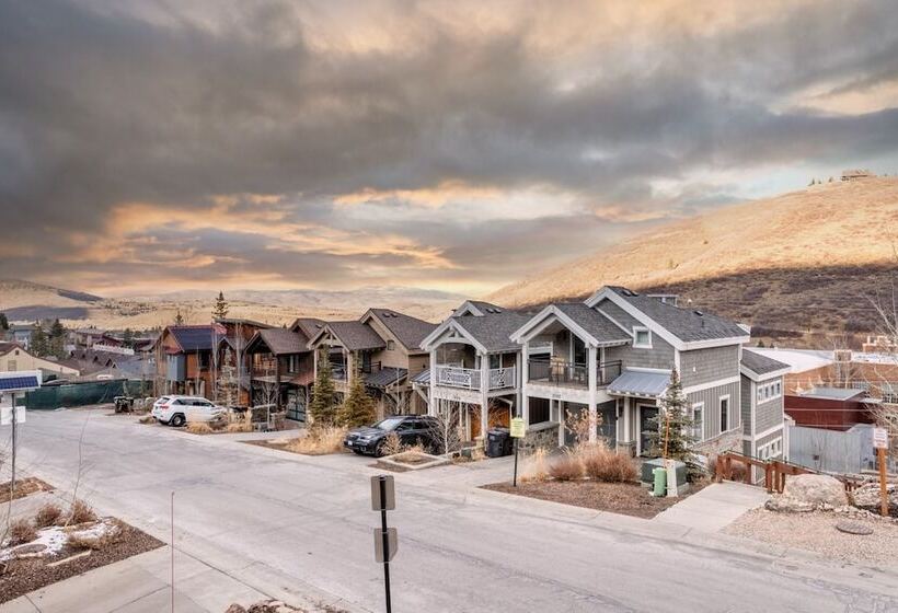 Chartreuse By Avantstay Modern Mountain Cabin In Heart Of Park City