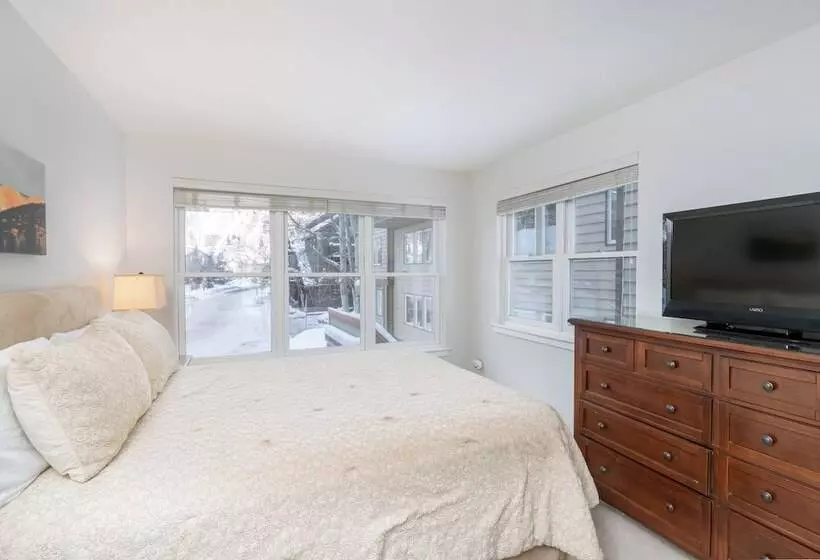 Etta Place 1 By Avantstay Ski In/ Ski Out Unit W/ Views Of The Slopes!