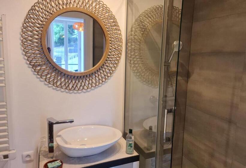 פנסיון Le Saint Christophe   Mairie D Aubervilliers Ligne 12