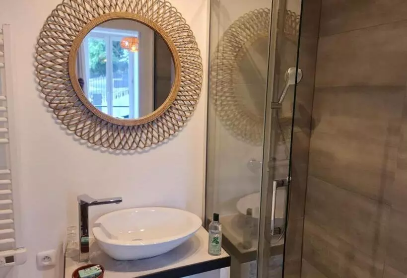 Majatalo Le Saint Christophe   Mairie D Aubervilliers Ligne 12