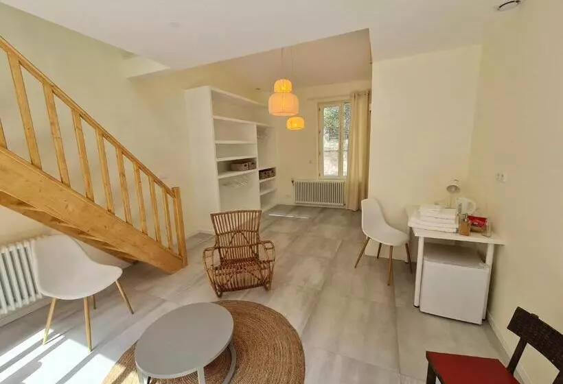 Majatalo Le Saint Christophe   Mairie D Aubervilliers Ligne 12