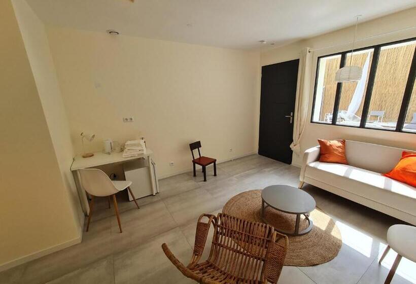 פנסיון Le Saint Christophe   Mairie D Aubervilliers Ligne 12