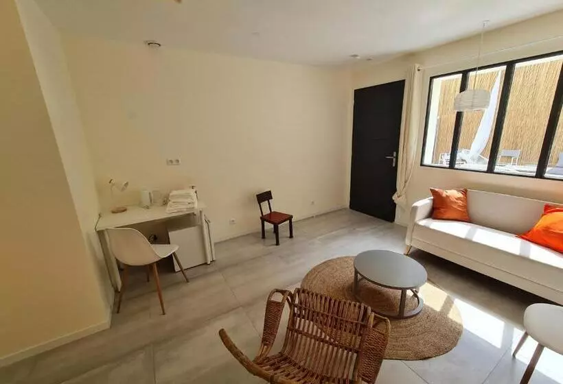 Majatalo Le Saint Christophe   Mairie D Aubervilliers Ligne 12