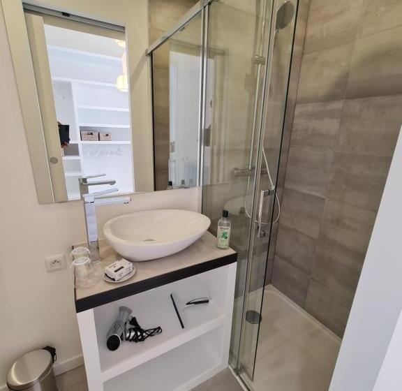 פנסיון Le Saint Christophe   Mairie D Aubervilliers Ligne 12