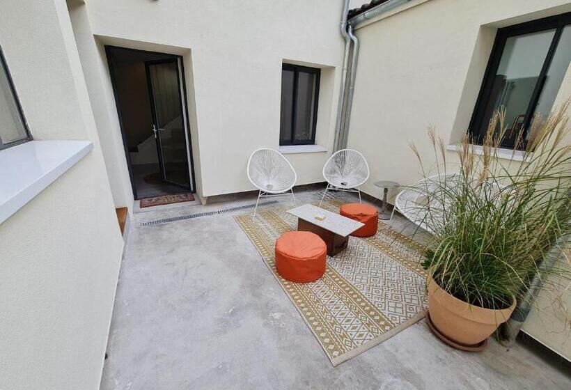 פנסיון Le Saint Christophe   Mairie D Aubervilliers Ligne 12