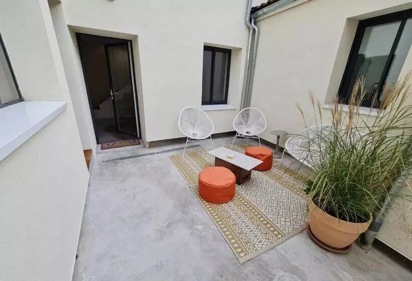 Majatalo Le Saint Christophe   Mairie D Aubervilliers Ligne 12