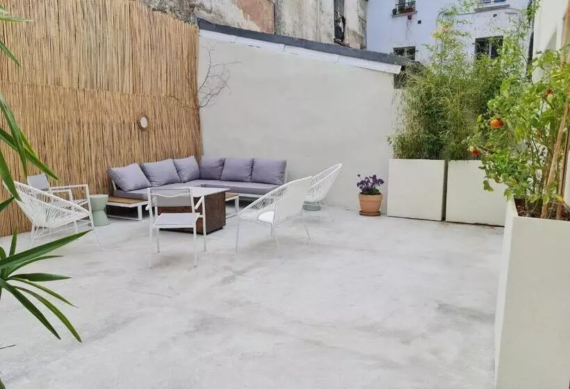 Majatalo Le Saint Christophe   Mairie D Aubervilliers Ligne 12