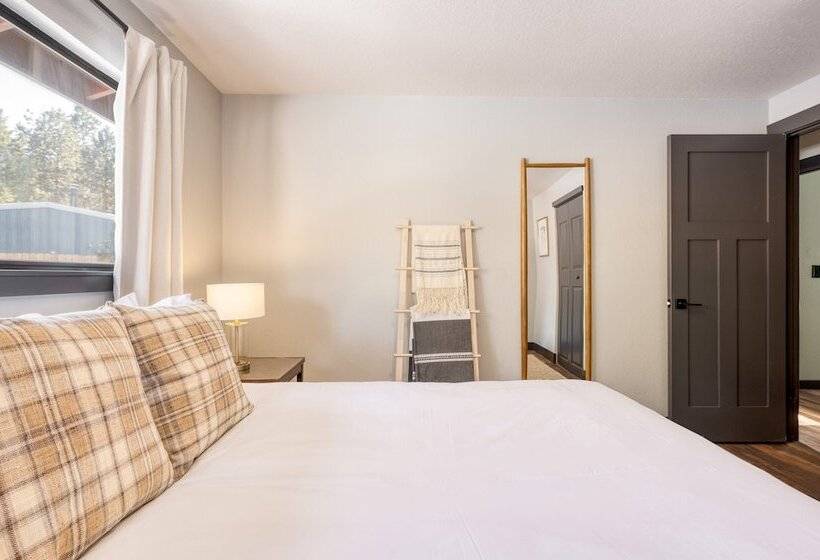 Quiet River Bend Cabin By Avantstay 35 Mins To Mt Bachelor 10 Mins To Town Centre Hot Tub