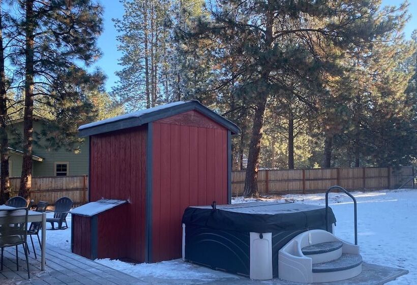 Quiet River Bend Cabin By Avantstay 35 Mins To Mt Bachelor 10 Mins To Town Centre Hot Tub