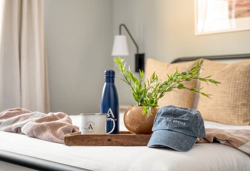 Quiet River Bend Cabin By Avantstay 35 Mins To Mt Bachelor 10 Mins To Town Centre Hot Tub