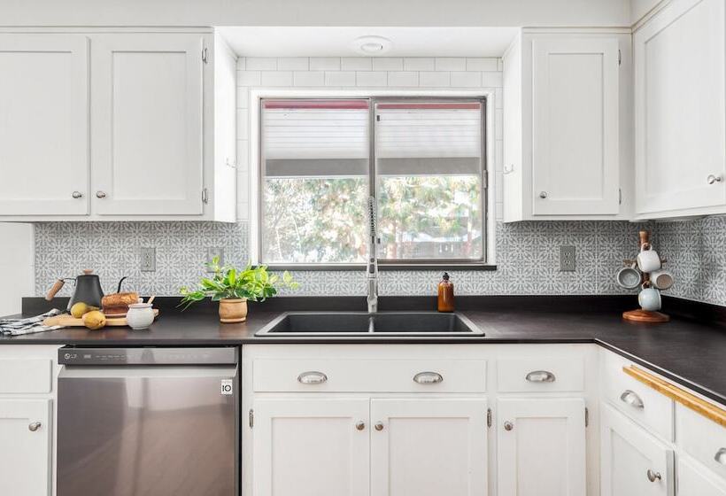 Quiet River Bend Cabin By Avantstay 35 Mins To Mt Bachelor 10 Mins To Town Centre Hot Tub