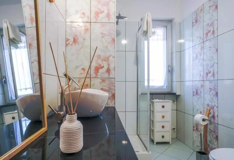 تختخواب و صبحانه Villa Luce