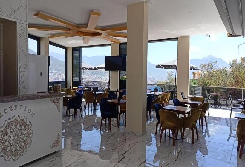 هتل Castle Light Boutique