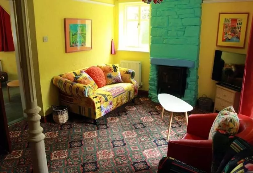 Colourful Forest Of Dean Pikehouse