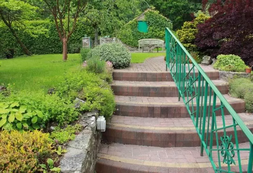Colourful Forest Of Dean Pikehouse
