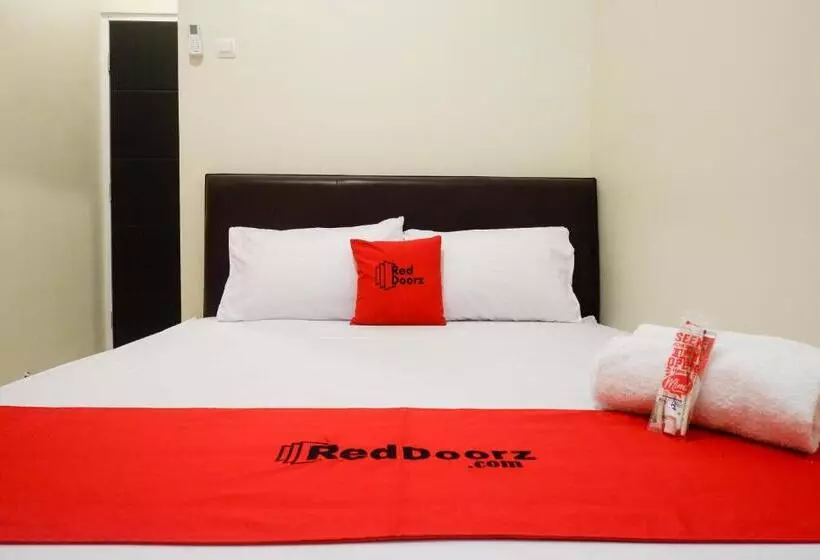 ホテル Reddoorz Syariah At Kelud Sampangan Semarang