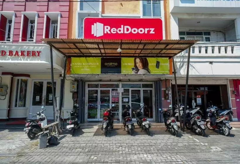 ホテル Reddoorz Syariah At Kelud Sampangan Semarang